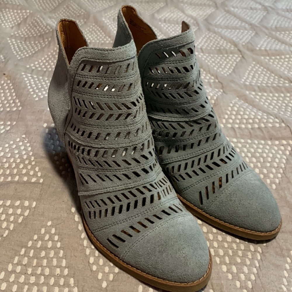 Frye and Co Light Blue Ankle Booties sz 8.5